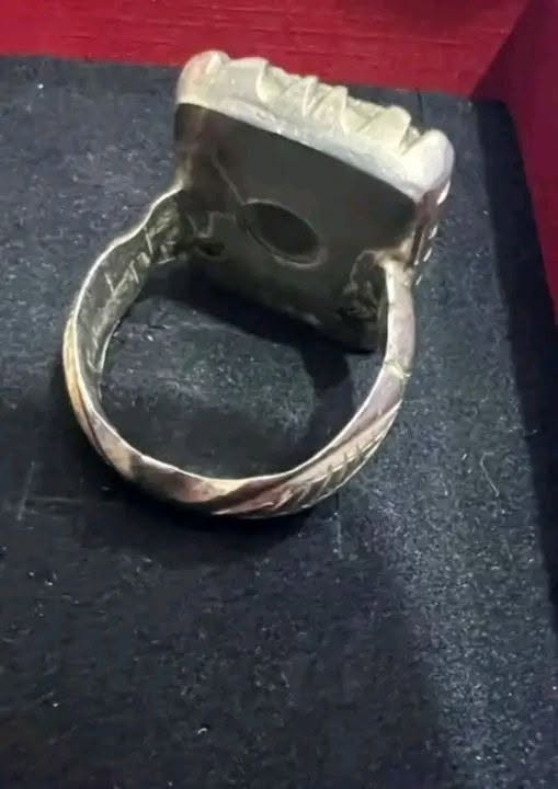 حجر صيني ابيض من النوادر شرط الفحص الحجر انطيك محبس كامل صياغه راقيه وساعات الاصليات يشتري يراسلني


**إذا كنت صاحب هذا الإعلان وتريد حذفه لأي سبب، رجاءا أرسل رسالة إلى الدعم الفني**