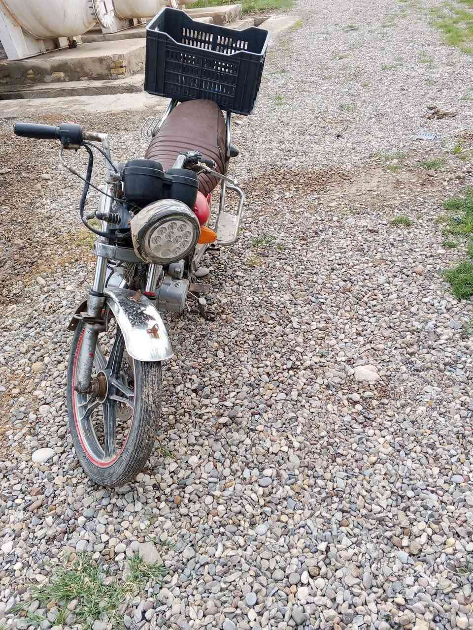 دراجه فيومي نضيفه للبيع خمسه كير كهربائياتهه يرادلهه شد نص هندر تشتغل 250.   ***********
