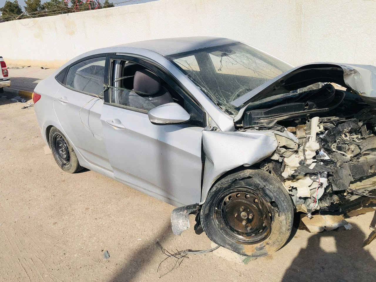 سلام عليكم اخوان للبيع اكسنت مديل 2015 خليجي رقم مثنى تحويل مباشر محرك 1400 اسياره بيه حادث مثل ماموضح بل صور وبيع ع حادثه سعره جدآ مناسب للشراي للتصال *********** مكان السياره البصره صناعيه حمدان البصرة, العراق
