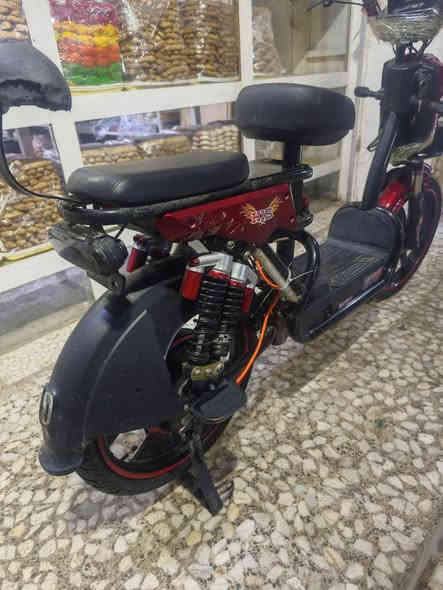 سلام عليكم 
الهم صلي على محمد وال محمد 
باسكل شحن للبيع
 سويجين 
باسكل نضيف 
5 بطاريات 
بلوتوث 
اشاير خلفي وامامي 
هورن
سرعه 99 بل شاشه 
لون ماروني 
سعره 250 
مكاني نجف حي السلام 
***********
