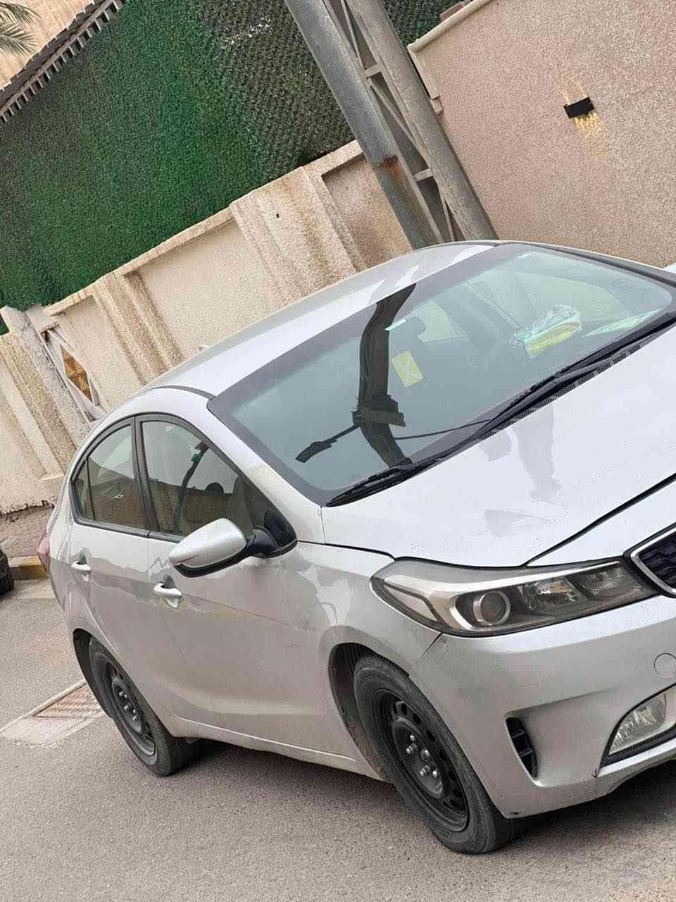 للبيع فورتي ٢٠١٧ بسم عربي تحويل مباشر لسيارة بيها رشات صبغ ابيع حزام كير مكينة تبريد تايرات كلة نظيف مناقصها شي لسيارة السعر٩٩ وبيهامجال بسيط مكاني بغداد مصفى الدورة *********** بغداد, العراق
