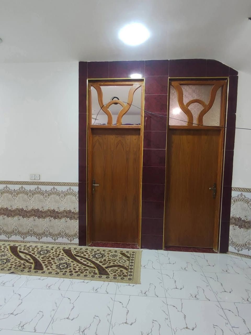بيت طابو صرف للبيع
المساحة ..200م طابق ونصف 
يبعد عن الوجه 100متر 
شارع 12 
خدمات ماء وكهرباء 
العنوان..السفحة الثانيه 
يحتوي على 4غرف نوم مساحة كل غرفه 4*5
صاله 4*8
مطبخ 4*5
استقبال 8*4
حمامات 2 
صحيات 2
يباع نقد أو مبادره 
***********
