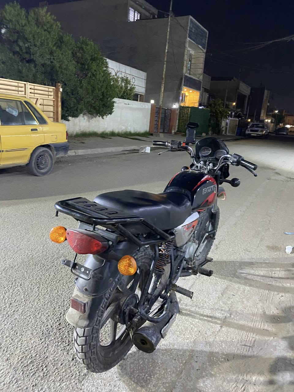 بوكسر موديل 18 أوراق كامله لانضوح لاتبخير لاتنقيص 
دراجة نضيفه بمعنى الكلمة كهربائيات كله شغاله
شلعه و معدل تشك الكاع نشافه كدامك 
دراجه صح موديل 18 بس 23متلحكها 
كلجات شركه دهن وفلتر وفلتر شوته بنزات بريك عل طخه امامي خلفي باتري جديد صفاحيات 
دراجه مامتعوبه مكينه خرسه ومعتني بيها 
بوجهك للشغل ماتذب ربع اني خالها على كد 
طلعه شوكت متجيها نكره السعر 900مكاني بغداد الدوره شارع ستين رقمي ***********والي يشتغل بيها بشهر يطلع فلوسها ودراجه عمر وبالعافيه عل ياخذها
