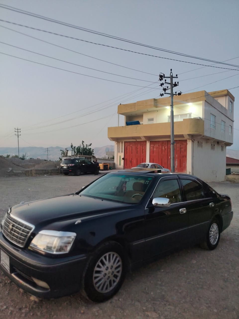 سڵاوی خودالە هاوڕیان.
مە لیکە یە کی ڕە قم یە کی پاکە تی بێبویاغم هیناوە
لوک.موس.موس.نیلی .توخ.زورجوان.کامڵ مسرف
بویە کدینارمسرف.مە گە ڕیی.کودیی بە ناوی خومانە
مکینە گە ورە.120هە زار.ڕوشتووە.باوە ڕبکە.بە قە دیە ک صنی بنزین دە خوات.بە شرت.نرخی 41گڵا.شوین سلیمانی
***********
