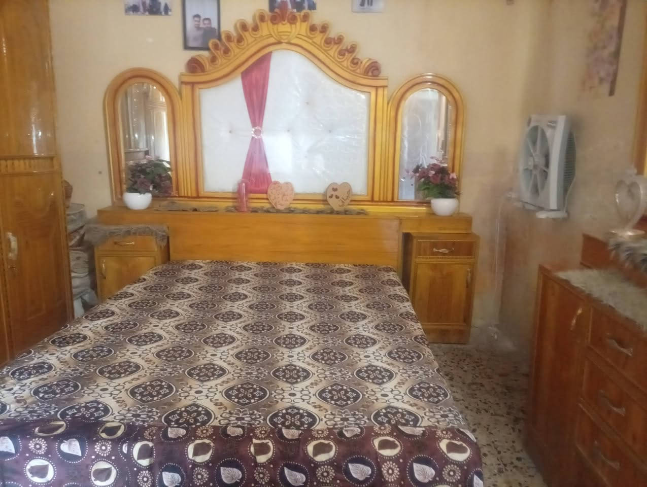 السلام عليكم غرفه للبيع اخشاب انتصلو على هذا الرقم *********** بي واتساب
