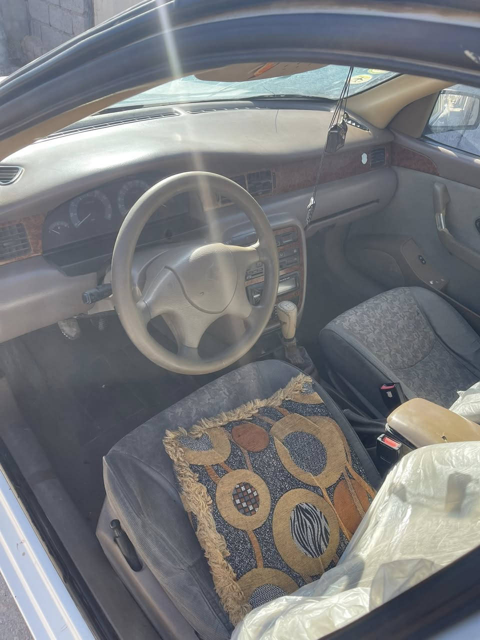 سلام عليكم سمن موديل ١٠بيها رشات قليله رقم مثنى نكليزي مالكها دوانيه السياره جديده مكينه جديد الكير بي عينه وصينه بس حداديه جديده تبريد تخم تاير جديد ٣٩وبيها مجال مكاني الديوانيه للاستفسار اتصل ع رقم ***********
