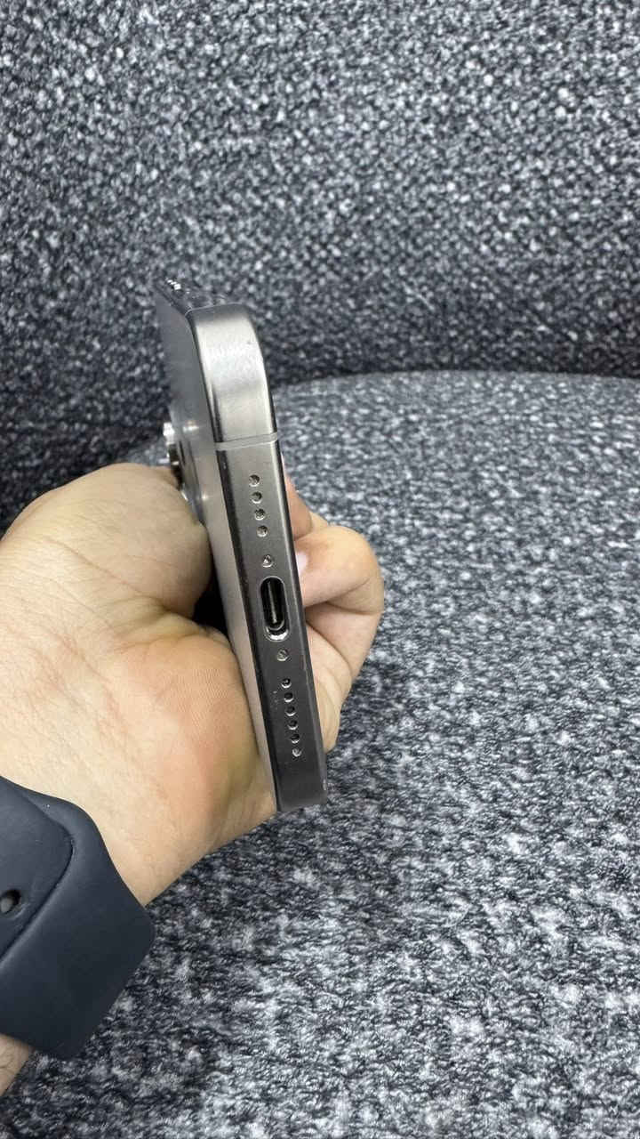 ايفون 15 pro max لون تيتانيوم
256 ذاكرة
بطارية 89
نظافة فول مكفول لا فتح ولا تبديل 
السعر مليون و50 الف
مكاني بغداد الاعلام
***********
