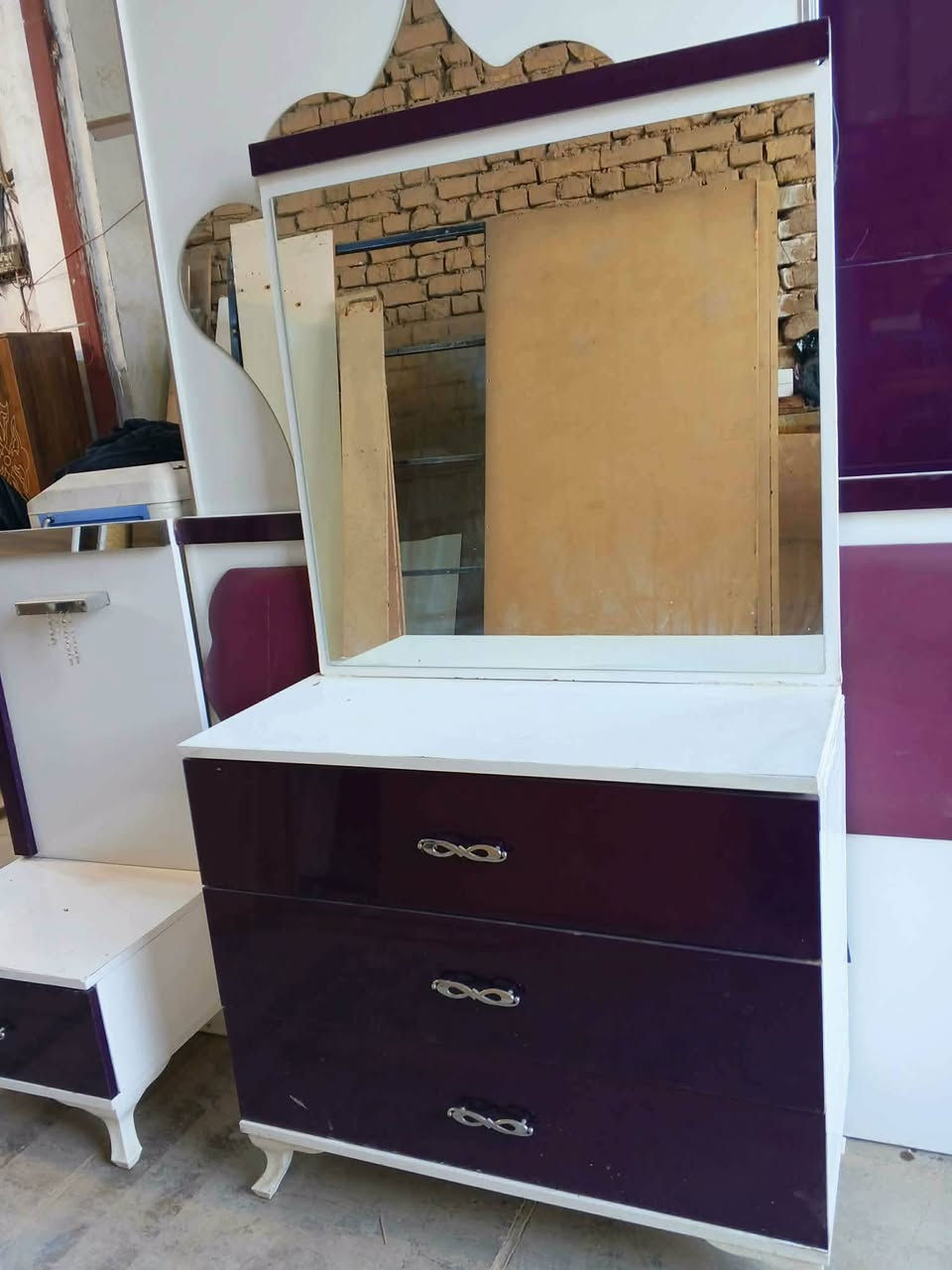 غرفه نوم تركي6قطع.نظيفه جدا.السعر 380مع شد ونقل الحجز واتس***********
