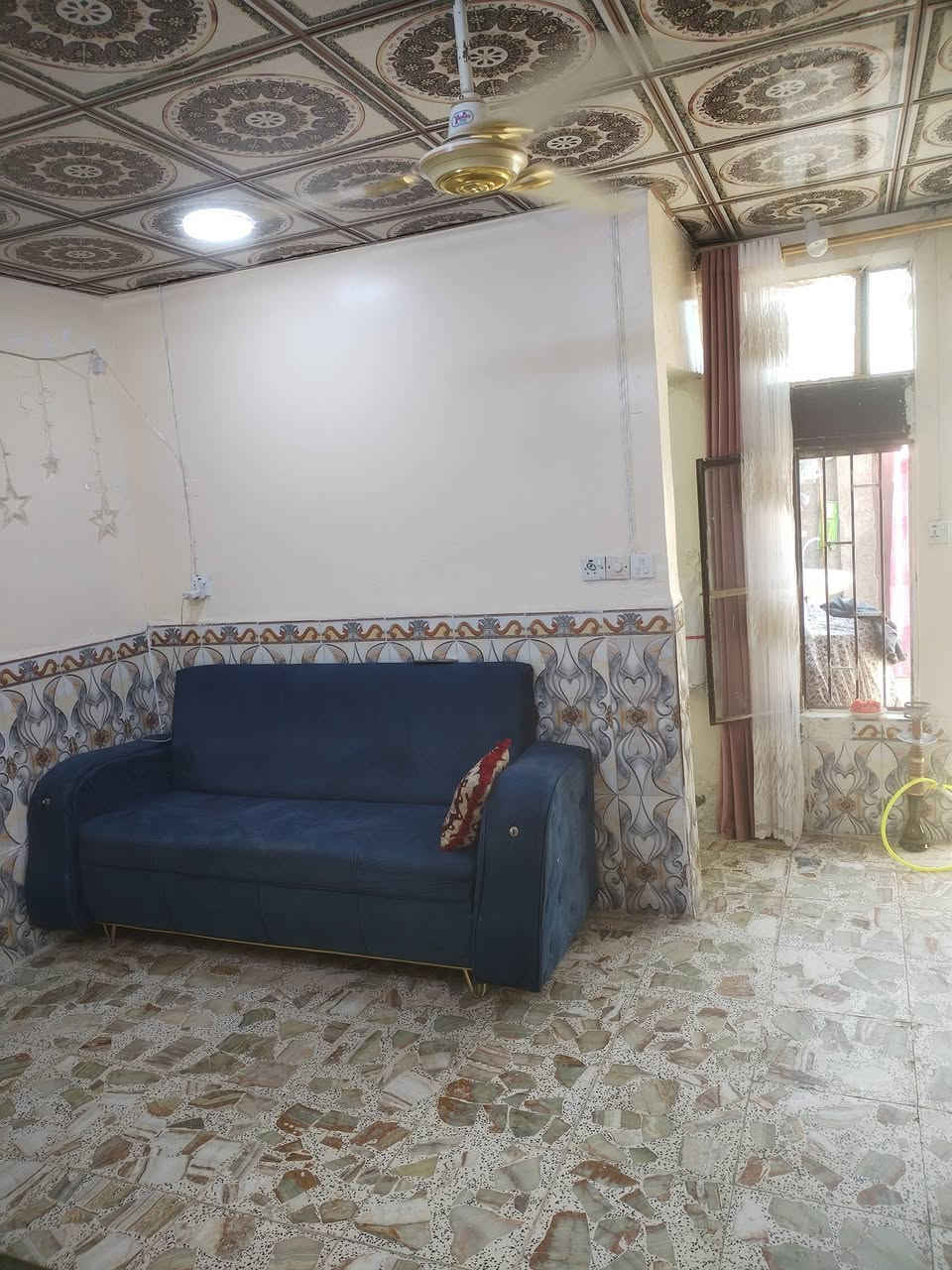 بيت للبيع مساحه 60 متر حي الرحمه بدايه شارع الكيات قرب اسواق الرماحي غرفه وصاله ومطبخ وصحيات مشتركه وساحه بيت زغيره سعره 23 مليون ***********
