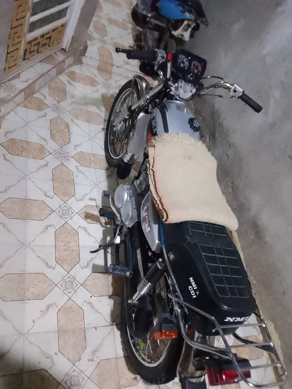 سلام عليكم دراجه نامه متياز ول مكينه اصلي صر 20يوم أصولي دراجه مكاني كوت حي جهاد 900 وبيهه مجال شراي يتصل عل رقم *********** وخاص متواجد
