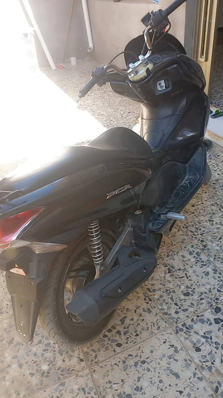 Pcx للبيع
مدينه الصدر 
متوفر ماسنجر
*********** واتساب
