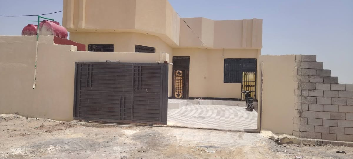 بيت زراعي للبيع بحي الندلس الزبير مساحه 250 متر متوفر خدمات ماء كرهباء للتواصل ***********
