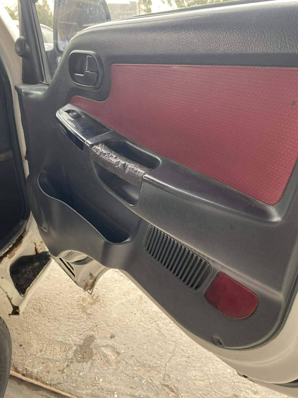 السلام عليكم كيه ٢٧٠٠موديل ١٤بارد بل بنيد سعر ٩٣وبيه مجال الاتصال على الرقم ***********
