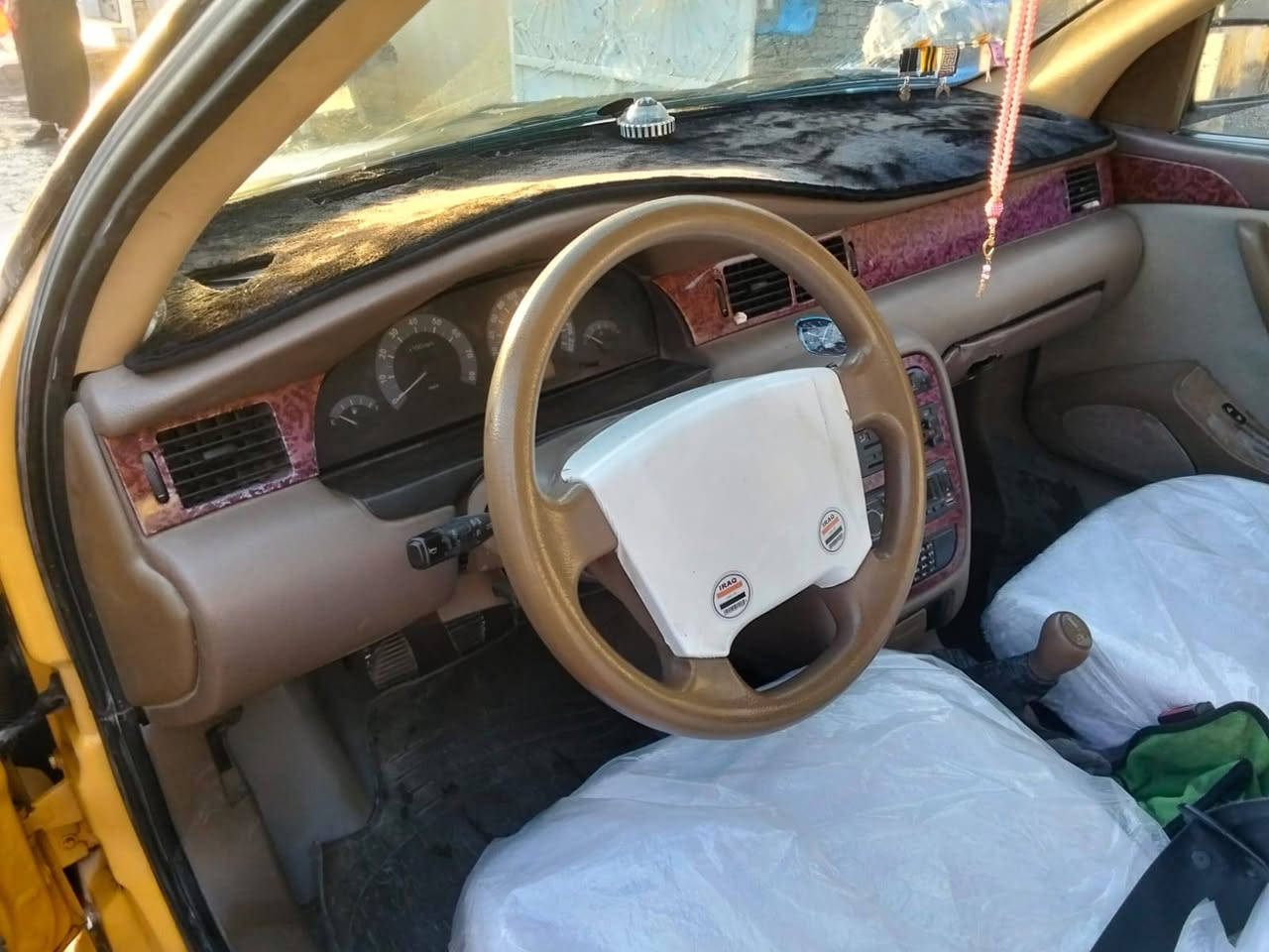 السلام عليكم سيارة سمند مديل 2011 مكينه وكير وصدر وتايرات كله جديد
تبريد خير من الله  بيها بارد بل جاملغ الوره السائق السيارة مصبره مرور وهية بسمي رقم انكليزي   رقم الهاتف ***********
السعر $34
