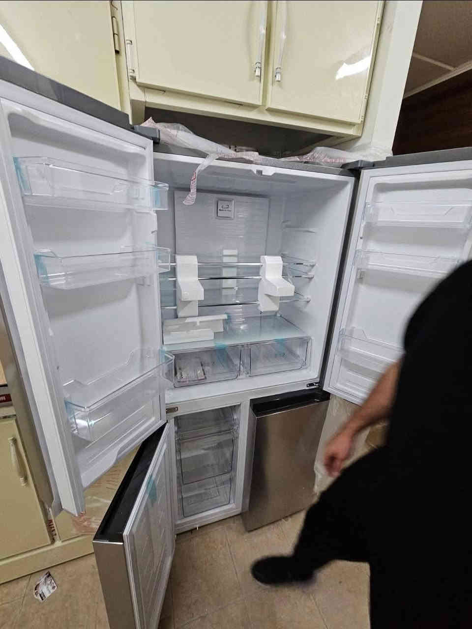 - #ثلاجة ماركة SAMIX (ثلاجة + مجمدة) 4 ابواب استخدام ٦ اشهر السعر 850 الف. 
 

متواجد داخل المجمع الي حاب يجي تتصل او خاص او اتصال (سجاد) 
تفضل استفسر واتس + اتصال : ***********
