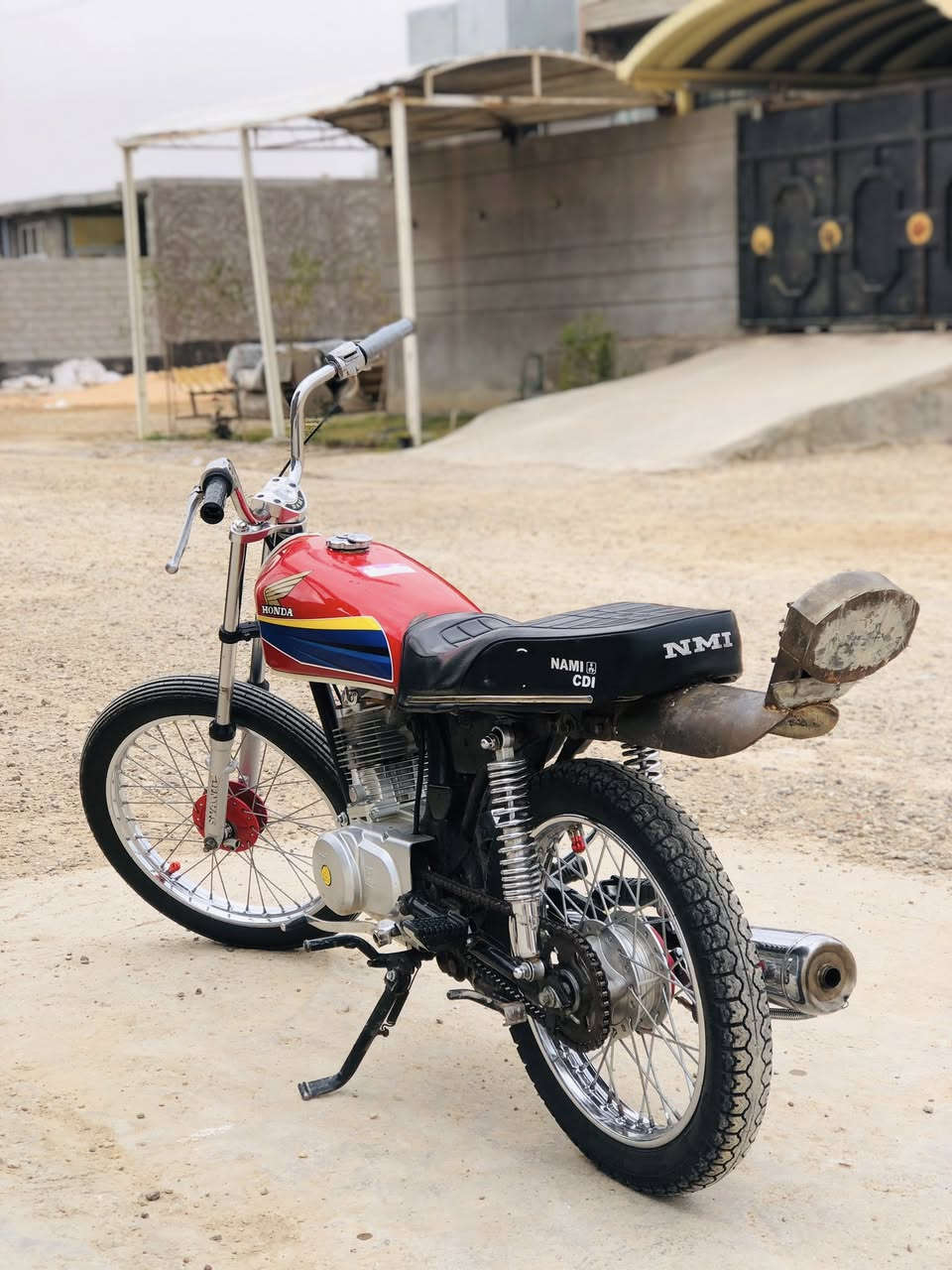 دراجة نامه 4 كير محرك شلامجة مديل 25 دراجة كاملة وماناقصها شي مكانها رمادي 7 كيلو سعر 525 شراي خاص لو ع رقم ***********
