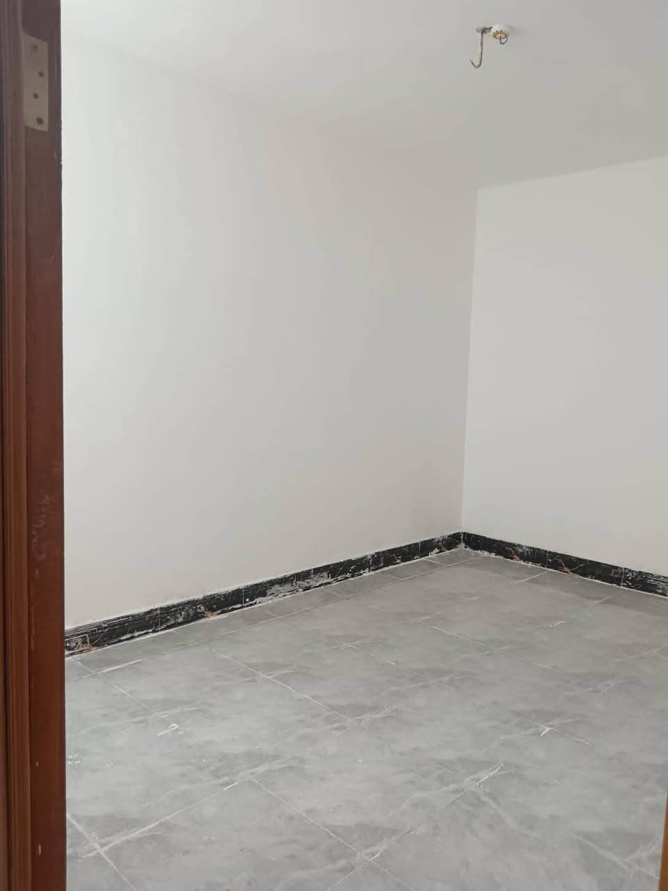 120متر السعر 38 وبيه مجال شغل درجه اولى تحتوي على غرفتين وصاله ومطبخ واستقبال #موقعه_ عله شارع المطار مقابيلي ملحق قريه الغدير
طابو زراعي سند 25 اقرار محكمه 

للاستفسار اتصال ***********

***********
