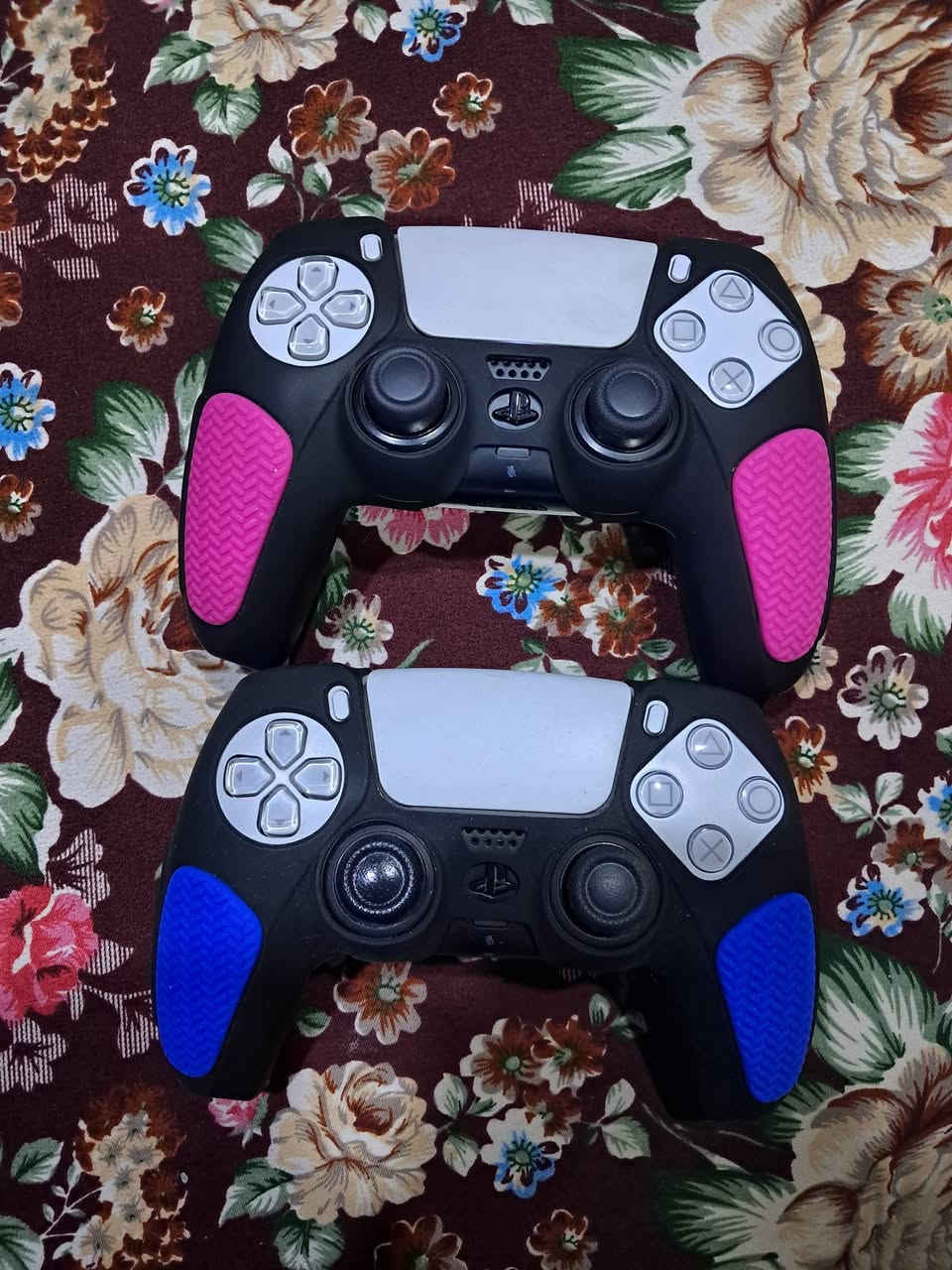 بلاي 5 مستعمل استعمال 6 أشهر فقط
✨ نظافة 100%
📦 المواصفات:
المساحة: 1 تيرا
وياه 2 جويستك أصلي
ألعاب محمّلة:
FIFA 26
FIFA 24
PUBG
Fortnite
Minecraft
📍 المكان: بغداد – الإعلام
💰 السعر: 750 وبي مجال
📞 للاتصال: ***********
