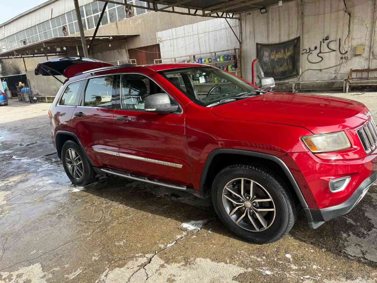 السلام عليكم مكلف بلنشر
جيب لاريدو للبيع 
موديل 2011 محدث ، بجم 2014
مكينة هيمي ,5700 8V
مواصفات لمتدد فول للاخير 
فتحت سقف
كشنات تدفئه تبريد
استيرن تدفئه
كشنات خزن ميموري 
شاشات عدد 2
صدوق كهربائي
بيها 4 قطع صبغ 
السعر 145 وبيها مجال
***********
