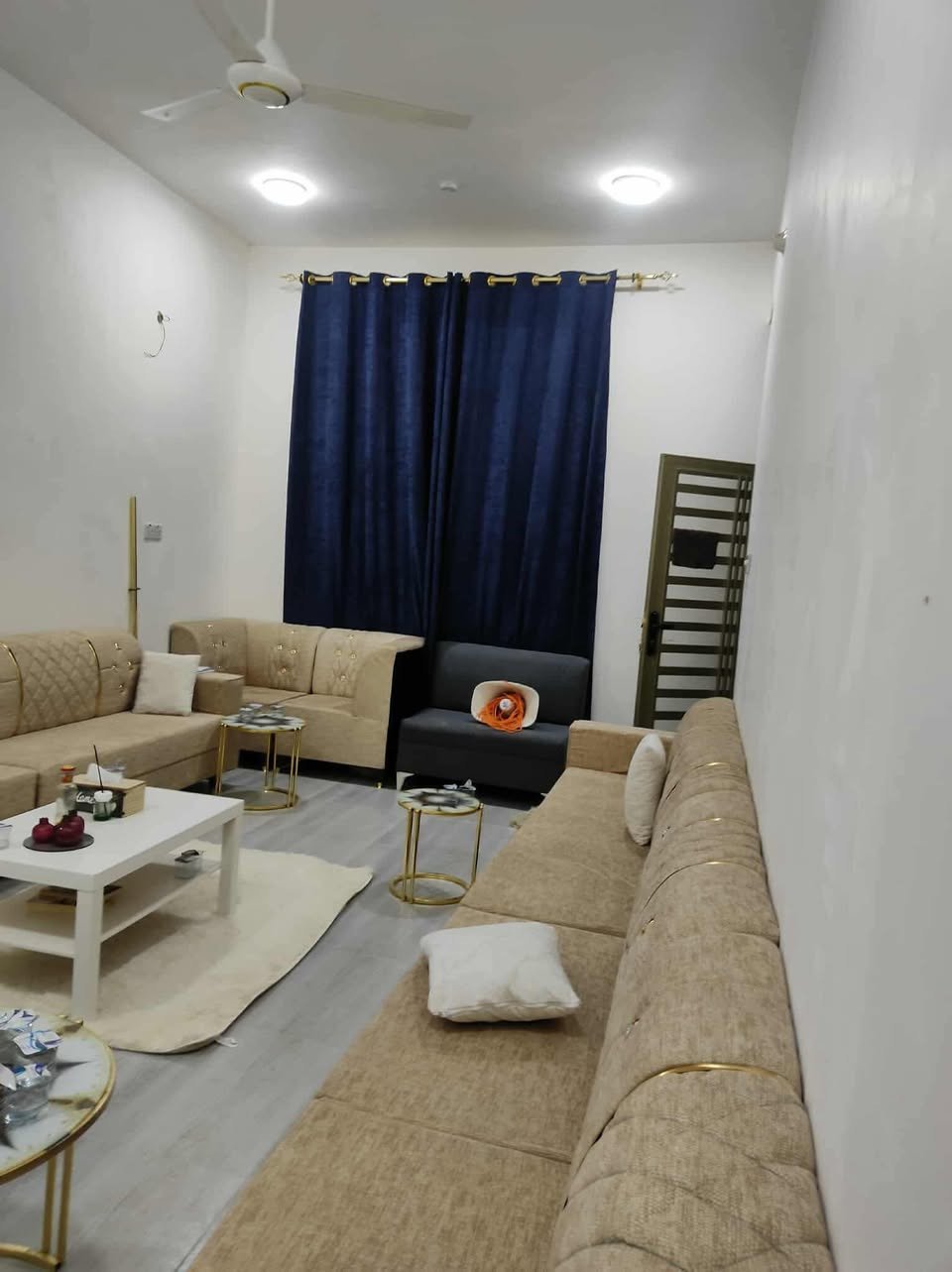 دار زراعي للبيع مساحه١٠٥م في منطقة الصخيين شارع المدارس 
يبعد عن شارع١٥٠م بناء جديد ٢٠٢٥
بناء طابوق وسقف وكونكريت وأساس صب وشارع ١٠م
يتكون من غرفه وصاله وديوانيه ومطبخ وصحيات داخليه وخارجيه ومناور خدمات ماء ومدارس 
السعر 
تواصل معنا 
على صفحة الفيس بوك ( الامل للعقار) 
او الاتصال على الرقم التالي*********** 
***********
للمزيد من العروض على الفيس بك 
https://www.facebook.com/profile.php?id=100087963616783&mibextid=2JQ9oc

للمزيد من العروض على حسابنا التيليجرام (الامل للعقار)
https://t.me/ameralkabe

للمزيد من العروض على حسابنا الواتساب (الامل للعقار)
https://chat.whatsapp.com/
