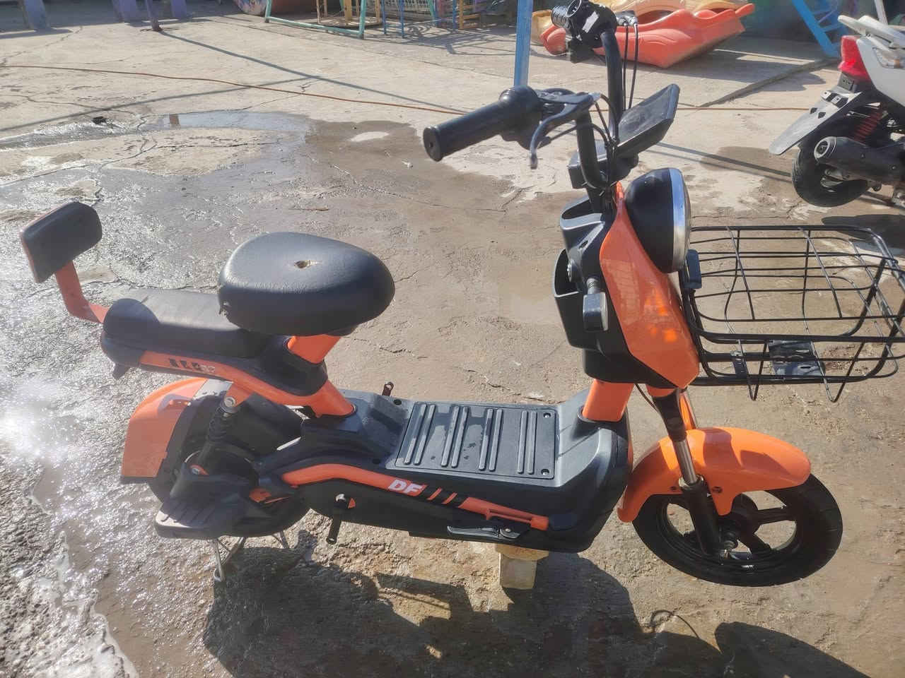 دراجه شحن لبيع السعر ٢٥٠ لف بيه مجال بصيط مكان بغدادتاجي سبع البور *********** بي واتساب
