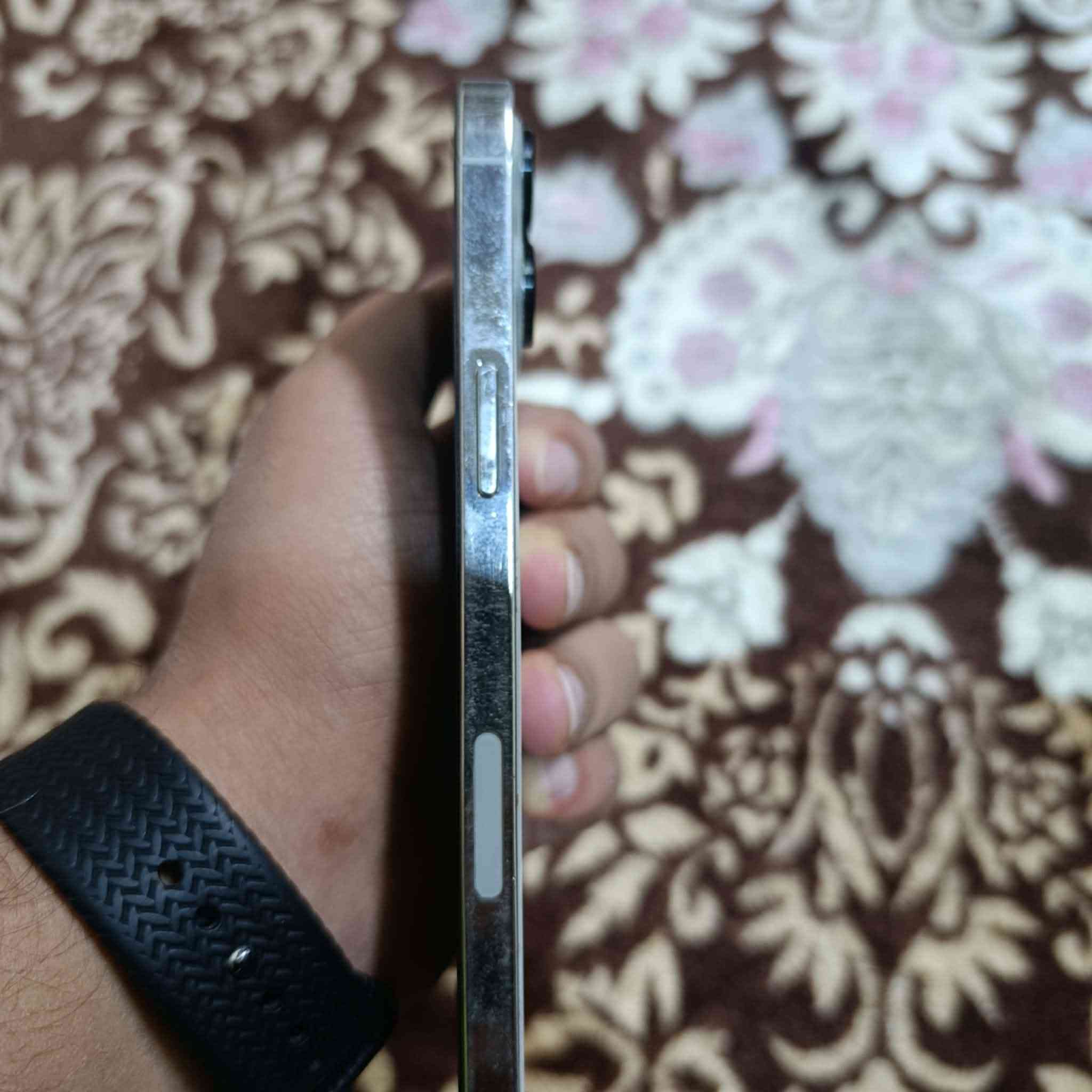 السلام عليكم ايفون 12 برو ماكس  جهاز كله بلادي فقط مبدل ضهر وبطاريه مرفوعه ونسبة البطارية الاصلية 86 سعره 450 وبيه مجال الي يفيده يكتب بالتعاليق واني ادخله خاص او اتصل على رقمي ***********
