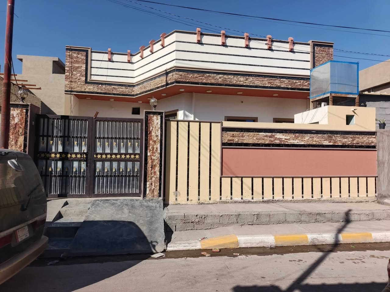 بيت للبيع 
المساحه 200 متر . طابو سند 
منطقه راقيه 
بناء طابوك جديد
مكون من غرفتين وصاله و استقبال ومنور وصحيات داخل وخارج وكراج 
شارع مبلط وخدمات جاهزه 
البيت نضيف وجاهز ومعمر من الداخل و الخارج كما موضح في الصور كامل سراميك وكلشي م ناقصه 

سبالت عدد 2 + مكيف +ماطور ماء + كاونتر 

العنوان .. 
الفلوجه _فلكه نهر فليح 
للاستفسار عن السعر مراسله على رقم 
*********** واتساب
