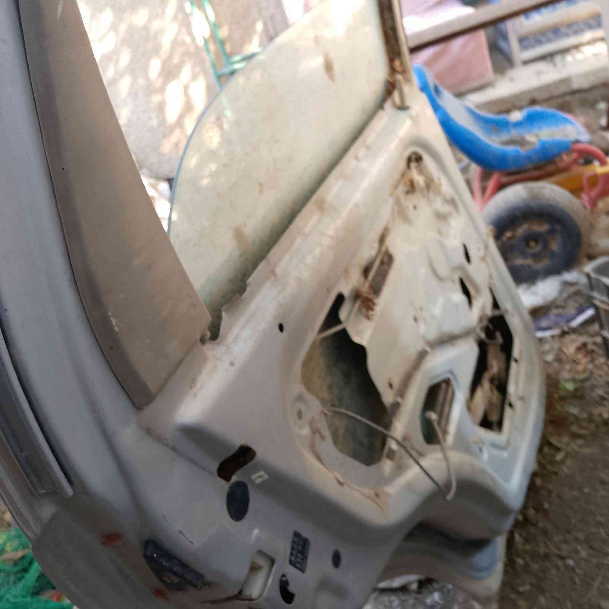 بك لايت+سماعات+باب خلف السايق للبيع سياره كيو مكان كوت ***********
