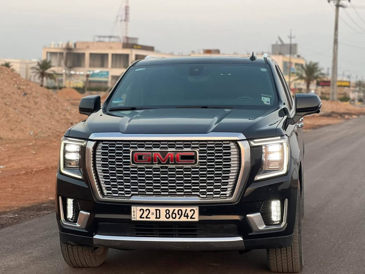 السلام عليكم ورحمة الله
المركبة  : GMC يوكون دينالي 2021  اسود 
الكفالة   : نكفل المركبة من الشاصي والغرق وايرباك المقدمة 
لرقم     : رقم اربيل وتحويل ملكية او وكالة حسب الرغبة 
لضرر    : بابين وجاملغ امامي ايسر مع ضرر قليل جنطة وجاملغ خلفي 
التصليح : تبديل بابين نفس اللون مع تبديل وصبغ جاملغ 
ملاحظة : تعديل الجنطة بارد مع كارت بالجاملغ الخلفي 

رقم صاحب السيارة   ***********
 السعر39 الف دولار 💲 بيه مجال للطيبين 
قيم الي يرضي بي الله تعال شوف وشغل وطلع بيك خير وتدلل       

المواصفات
 جي ام سي يوكون دينالي 2021 لون اسود
 محرك 8 سلندر 6200 بقدرة 420 حصان وعزم 621 نيوتن متر
 كير  عادي اوتوماتك 10 سرعات واداء عالي الكفائة
 لايتات امامي LED مع كشافات LED 
 ويل حجم 22 مع طقم تاير بحالة ممتازة جدا 
 حساسات الاجتياز الجانبية
 السيارة ماشية حاليا 140الف  كيلو فقط  
 دوسات جانبية كهربائية شفط. مع انارة LED داخل الدوسات 
 باب خلفي كهربائي شفط مع كاميرات عدد 2 في الخلف
 قمارة السيارة بانوراما  
انظمة قيادة رياضي وثلجي واعتيادي
 بصمة للابواب ال5 مع بصمة تشغيل مع تشغيل عن بعد
 مقابض ابواب نيكل مع مصابيح LED داخل المقابض ال 4
 غرفة السيارة اسود وبحالة ممتازة جدا 
 تحكم كهربائي متكامل لمقاعد المقدمة 
 المقاعد الامامية تدفئة وتبريد مع تبريد خلفي منفصل التحكم 
 شاشات اصلية في الكشنات مع مشغل DVD 
 الكشنات الخلفي فصل ملكي سياحي
 ستيرن كهربائي الحركة مع سكليتر كهربائي الحركة
 منافذ USB مع HDMI مع منافذ كهرباء وطاقة

 عارضة بيانات HUD على الجامة الامامية عالية الوضوح

 نظام صوتي BOSS مع مواقع تخزين لحفظ الاغراض داخل المركبة
 شاشة ليزرية متحركة ( العينة ) مع مجموعة متكاملة من الضبط
 شاشة دشبول وسطية متكاملة الايعازات 
 تحكم ستيرن جهتين متكامل للتحكم بالعينة الداخلية وايعازات الرادار
كاميرات السيارة عدد 5 مع رؤيا 360 درجة بالكاميرات
 رادار امامي لمنع التصادم وضبط المسافات
 شاحنة وايرلس للموبايلات مع منافذ USB ومنفذ طاقة داخلي
 تطعيم دواخل السيارة والدشبول بخشب صاج من GMC 
 نظام محرك يعمل ب 4 سلندر وعند الاحتياج  المطلوب تفتح 8 سلندر
 وباقي المواصفات في الفئة
