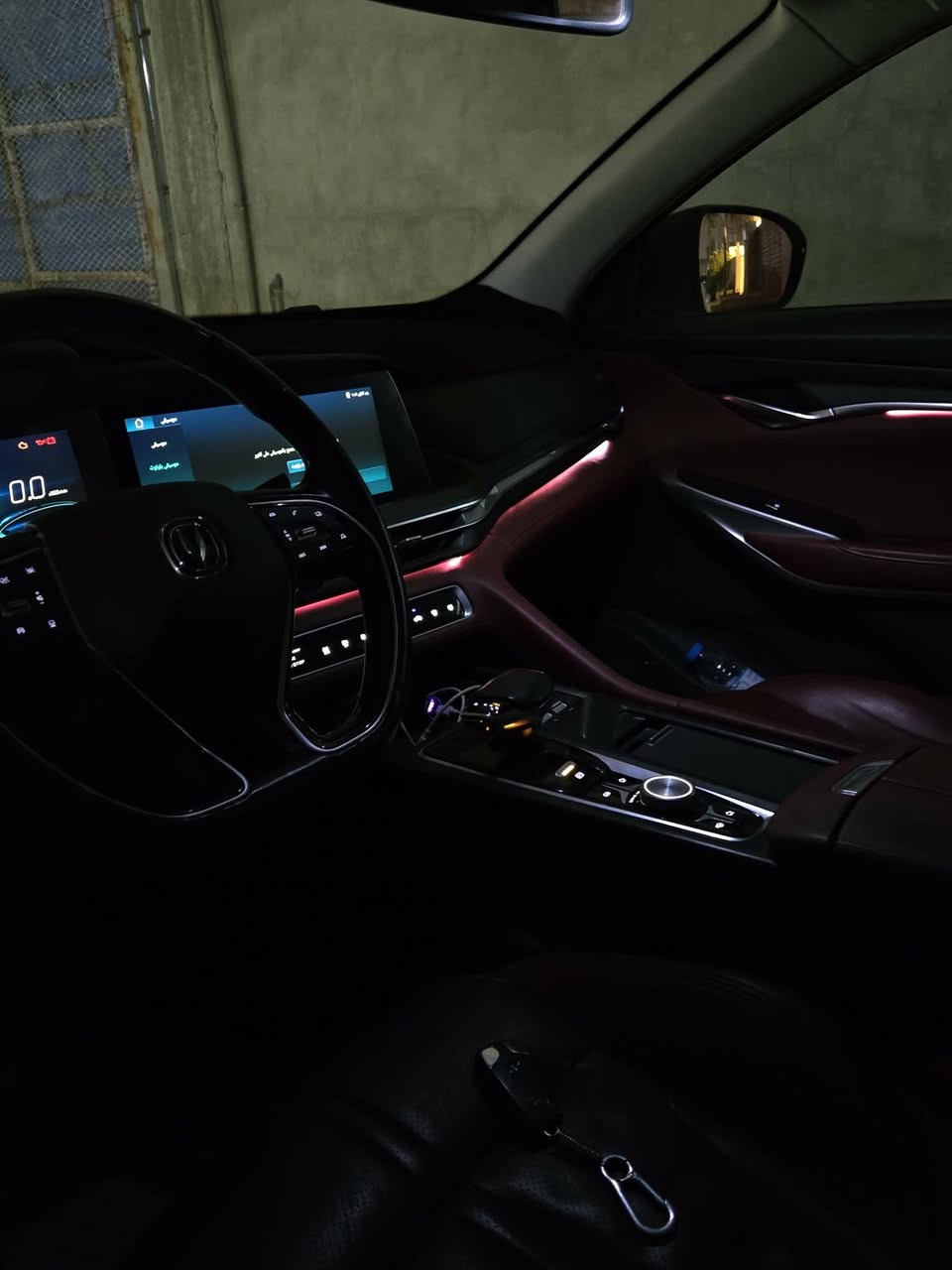 السلام عليكم شانجان cs75 plus
لون ابيض داخل احمر رقم بغداد حرة 
مواصفاتها 
• محرك قوي توربو + جير أوتوماتيك ناعم
•  LED اضأة أمامية وخلفية + نهارية 
•إنارة ترحيب أرضية 
• فتحة سقف بانوراما
• مقاعد جلد فاخرة
• مقاعد كهربائية ونظام تخزين 
•تبريد مقاعد 
• شاشتين متصلات (عدادات + شاشة وسطية كبيرة)
• نظام تشغيل ذكي (بصمة / زر تشغيل)
•تشغيل عن بعد 
•تحكم قيادة بالريمونت 
•اوتو بارك 
• تكييف أوتوماتيك ثنائي المناطق
• فتحات تكييف خلفية
• إضاءة داخلية متغيرة عدة اللوان  Ambient Light 
• كاميرا 360 درجة
• حساسات أمامية وخلفية
• رادار النقطة العمياء
• مثبت سرعة ذكي
• نظام المحافظة على المسار
•نظام مانع تصادم أمامي ومانع تصادم خلفي
• شنطة كهربائية
•مساعد صعود مرتفعات
• تحكم كامل بالمقود
•أربعة أنظمة قيادة 
•دخول ذكي 
•مرايات شفط 
•دوسات كهربائية

وبعد مواصفاتها كثيرة 
ماشية السيارة ٧٢ الف كيلو 
مكانها بغداد 
السعر 170 ورقة 
التواصل ***********
