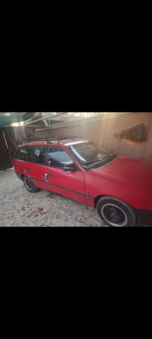 اوبل استره حجم 18 موديل 93
رقم سنويه هزه جديد طخم تاير جديد
صدر جديد مكينه كير شرط بدون صبغ 
تلقيطات تدفيه شغال السعر 42بيها مجال 
الاتصال ***********
