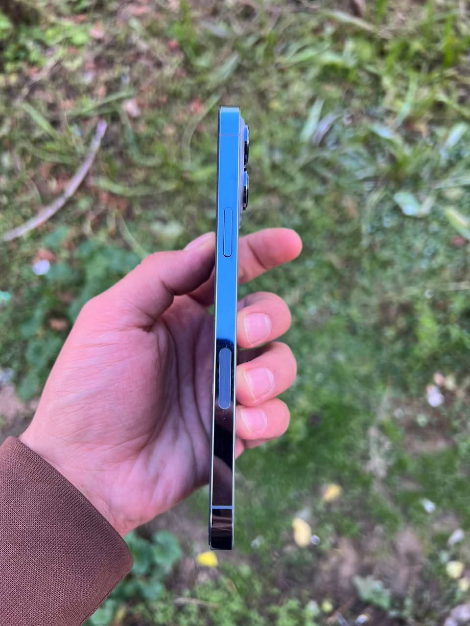 السلام عليكم 
ايفون 13 pro max
نموذج M
بطاريه 75 
ما مفتوح 
نضافه موضحه بالصور 
مطلوب علي 750 وبي مجال
مكاني المسحك 
تواصل ***********
