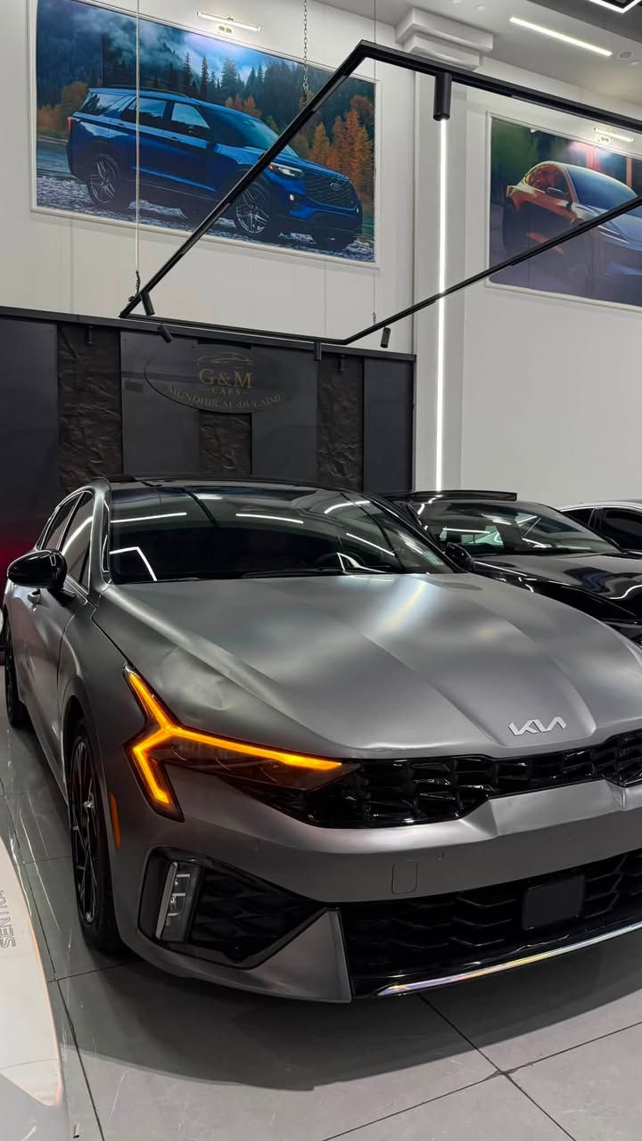 سياره K5 موديل 2025 فول مواصفات السياره . سياره اون مات طافي بدون صبغ السياره كلين تايتل بيها مكانين بارد صغير موضح بل صور ماشيه 19 ألف السياره بعدها ممخرجه  فتحه و بصمه و شاشا دجتل متصله تحكمات استيرن تحديد مسار كشنات تدفى استيرين تبريد السياره ميحتاج احجي عن مواصفاتها معروفه سعر السياره220$ و بيها  مجال للتواصل و اللاستفسار الاتصال ع الرقم ***********☎️ يوجد واتساب كذالك
