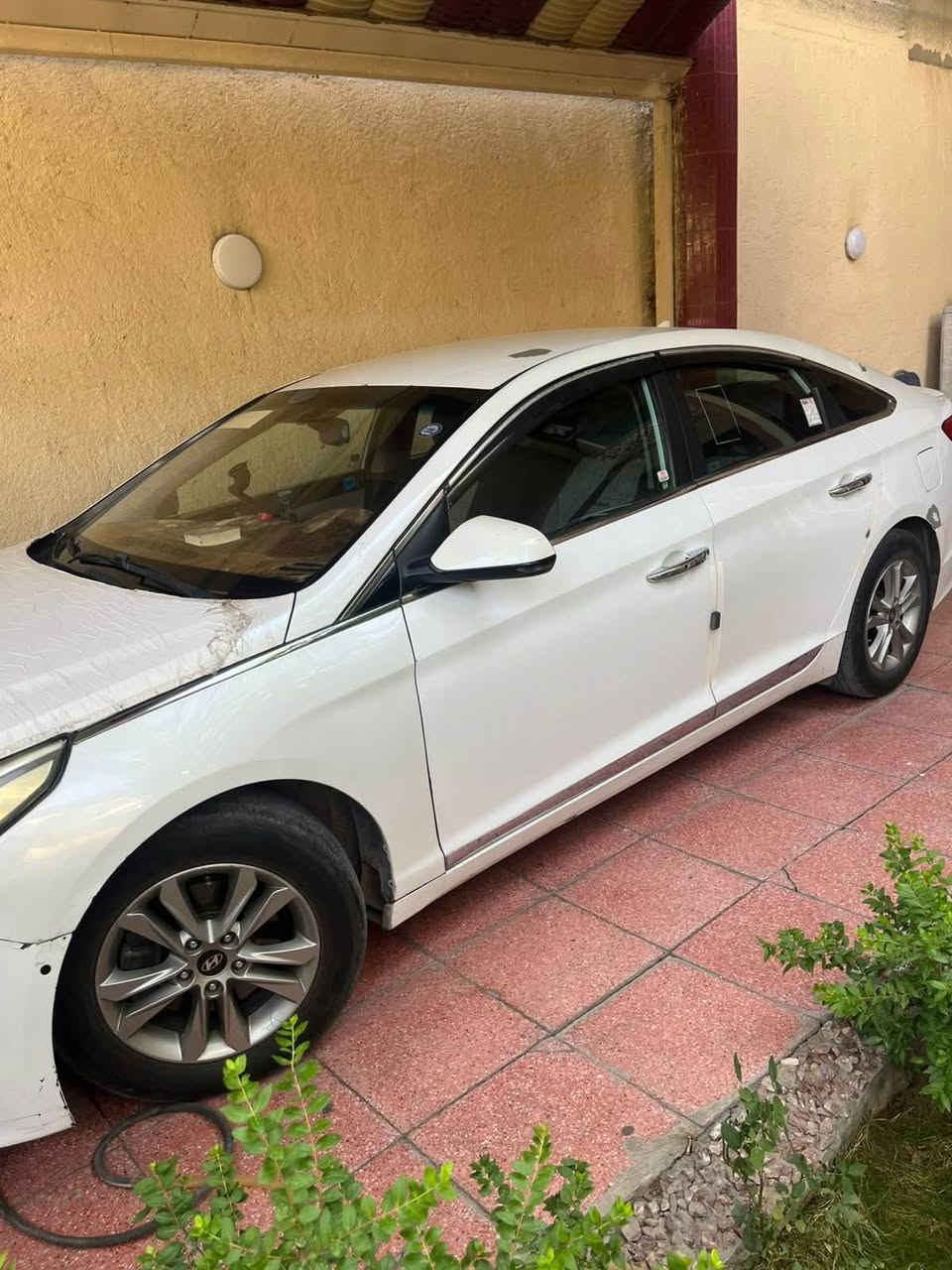 سوناتا موديل 2016 وارد امريكي 
جي دي اي 2400 
لون أبيض رقم (بغداد) 
مثل ما موضح بالصور والسونر 
السعر ١٠٥$ 
***********
