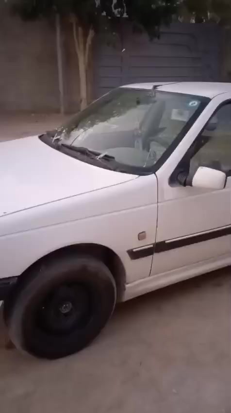 السلام عليكم.
بيجو 405 للبيع مديل 2010 تبريد كهربائيات خير من الله مدور ثاني يوم  مبدل بيها جاملغ وبنيد سعر ٢٨وبيها مجال  الرقم ***********
