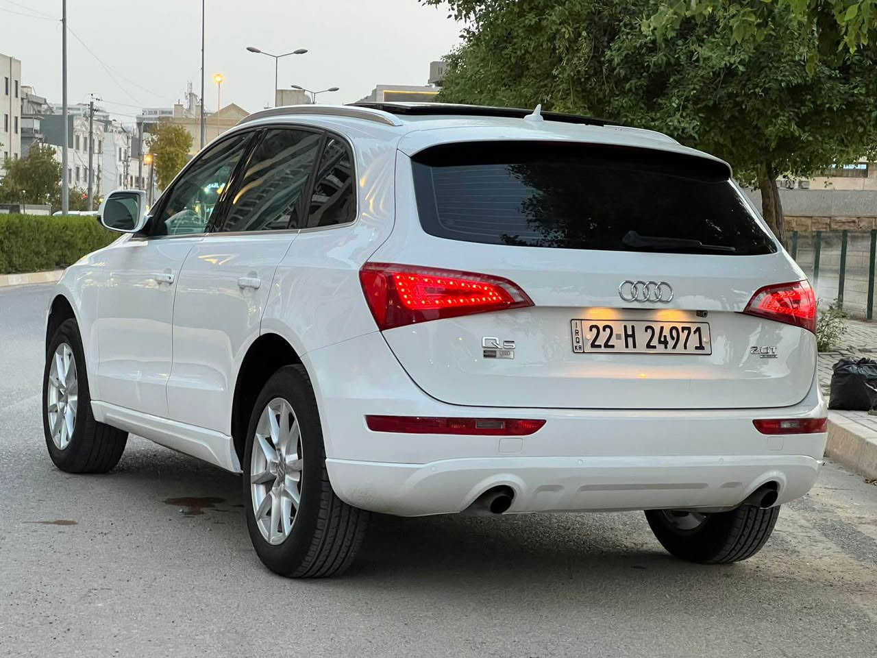 ئاودی Q5 مواسەفات  کواتڕو مۆدیل ٢٠١٢ یەک دەرگای بۆیاغە کیرو مەکینەی بی کیشەیە کارەبایەت و تەبریت بەشەرت بی کیشەیە سیارەکە لەسەر جوانی خۆی ماوە لیدراوی نیە پیشو پشتی کپسە غرامەشی لەسەرە دوای معمالە بوت دە گەریتەوا بو زانیاری زیاتر پەیواندی بکە بەم ژمارە *********** ئەرگەر موشتەری نی بیزارمان مەکا لەگەر ریزم أربيل, العراق
