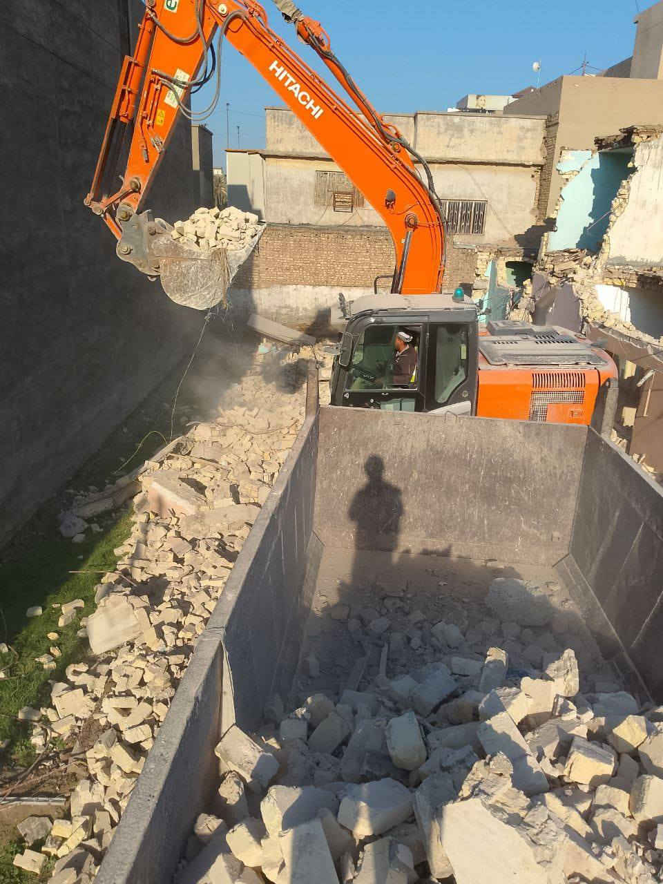 مستعدون لهدم تفليش الدور والبنايات وقطع لبيوت المشتركه + فرش سبيس +حدل
في اي مكان بغداد  بأنسب ألأسعار للأستفسار 
واتساب او تصال***********
