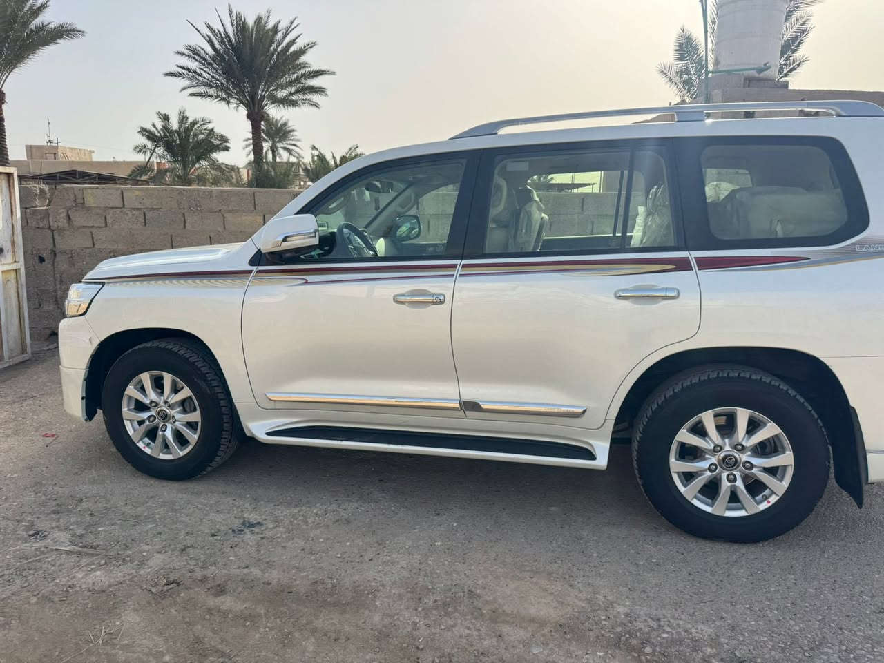 السلام عليكم للبيع لاندكروز 2017
مكفوله كفاله عامه
فطيم رقم بغداد تحويل مباشر
مواصفات الفطيم معروفه 
مايحتاج اذكرهم
الاستفسار اكثر 
اتصل ع رقم ***********
