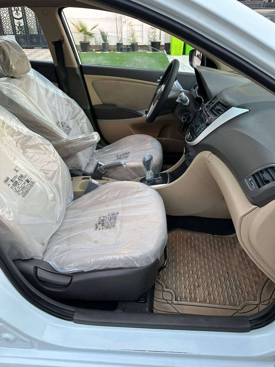 السلام عليكم اكسنت خليجي شركه عامه بدون صبغ فقط بارد الباب الأيمن محرك وكير مكفوله تبريد وتدفئ شغال جاهزه من كل النواحي ماشيه 163 الف م 2011 بغداد حي الجهاد م *********** السعر 95$
