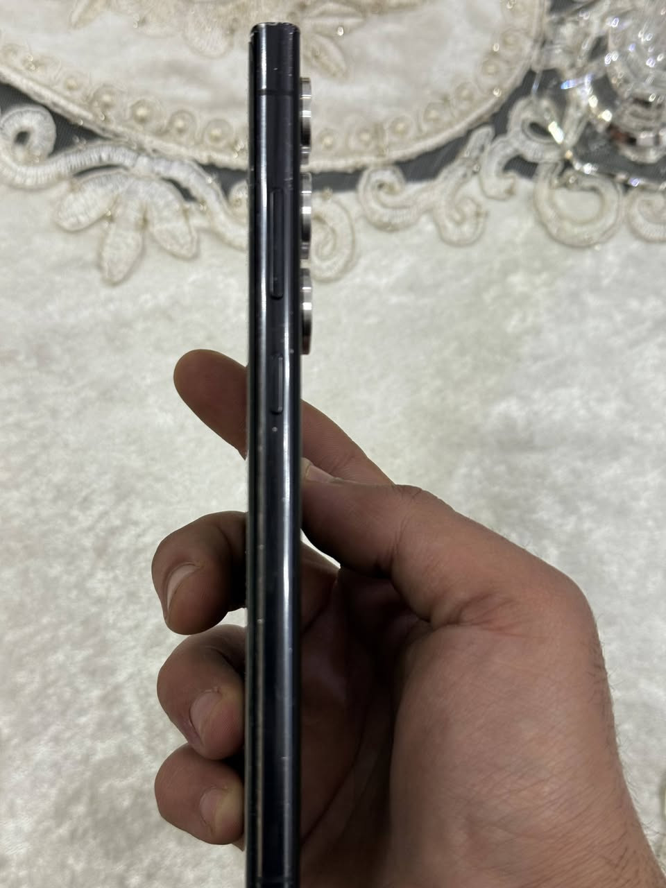 السلام عليكم جهاز S23 Ultra
نظيف سليم من كلشي فقط ضربة في الكلاس الخارجي  الشاشة سلمية 
السعر 550     وبي مجال
نجف لايوجد توصيل
رقم : ***********
