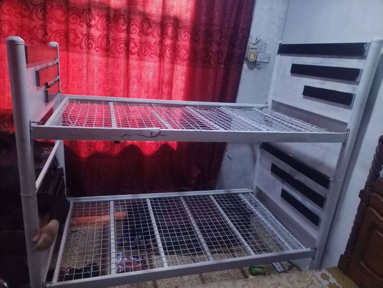 سرير طابقين مال اطفال ما بي أي ضرر سعره ٦٠ وبي مجال للأستفسار ألاتصال على الرقم ***********
