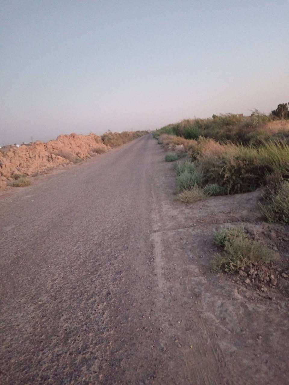 السلام عليكم دونم ونصف الوجه تقريبآ ١٥ متر إلى ١٧ النزال ١٢٠
موقع الأرض جنوب بغداد بداية الجسر الخامس بالقرب من المستوصف الصحي طابو زراعي سند ٢٥
الخدمات
كهرباء
ماء سقي ومدارس ومحلات تجارية تبليط بوجه الكاع صايره ركن الموقع مالتها
دونمين بصفها انباعت بقه هذا الدونم ونصف اني ابيعلك دونم وهاي ل نصف دونم للمشتري
*********** واتساب أو اتصال
