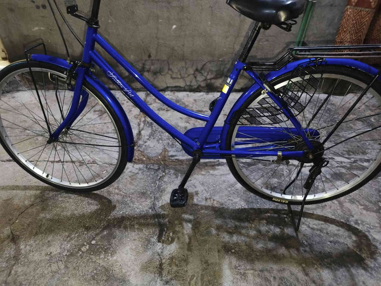 بايسكل سياحي حجم 26 نضيف جان متروك وهسه اريد ابيعة لان محتاج فلوس السعر 120 وبي مجال البصره الحيانية تواصل عبر الخاص او على الرقم واتساب ***********
