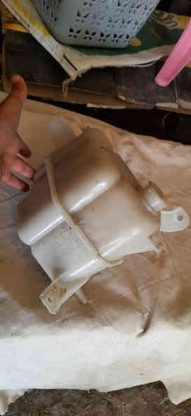 السلام عليكم دبة راديتر نيفاره للبيع 75.     ***********
