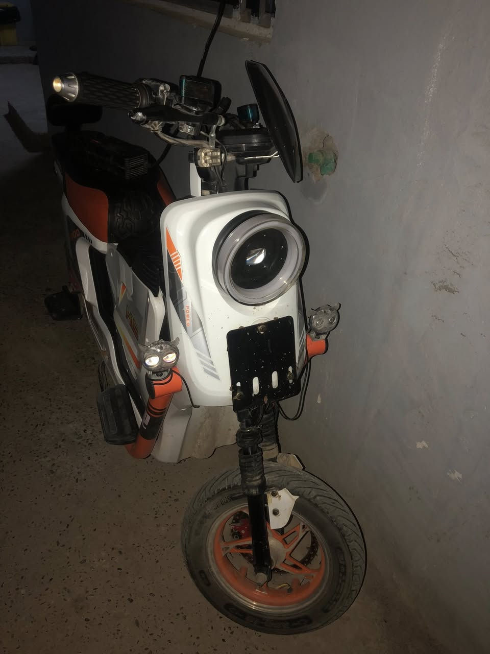 السلام عليكم للبيع دراجه شحن دراجه جاهزه ماناقصهه شي فقط الجامرلغ الامامي واكع وموجود بلبيت 
السعر ٤٠٠وبيهه مجال او مراوس بدراجه كير


**إذا كنت صاحب هذا الإعلان وتريد حذفه لأي سبب، رجاءا أرسل رسالة إلى الدعم الفني**