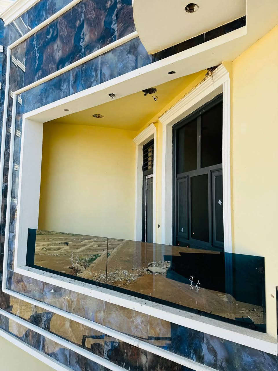 � بخبرتنا ومهارتنا وإتقاننا، نمنحك قيمة حقيقية تتجسد في جودة أعمالنا وخدماتنا على مستوى العراق 🇮🇶

🔹 من ضمن خدماتنا تنفيذ أبواب وشبابيك ألمنيوم بمختلف الموديلات والأنواع.
🔹 مواد أوربية المنشأ مع ضمان 10 سنوات على الإكسسوارات.

✅ عزل تام عن الأجواء الخارجية (الرطوبة، الأتربة، الحرارة، الحشرات، والضوضاء).
✅ انسيابية عالية في الحركة وأداء مميز في الاستخدام اليومي.
✅ أناقة في التصاميم مع سرعة ودقة في التركيب.

نضيف للمبنى فخامة ومتانة تدوم… وهذه مجرد بعض مميزاتنا، والأفضل بانتظاركم ✨

📲 لطلب خدماتنا والتواصل معنا:
خدمة الزبائن:
***********
*********** 

🏢 شرفونا في أفرعنا:📮 
📮 الانبار - الفلوجة 
📮 اربيل - شارع 100 

#زجاج #ألمنيوم #أبواب #شبابيك #تصميم_داخلي #ديكور #حديث #العراق
