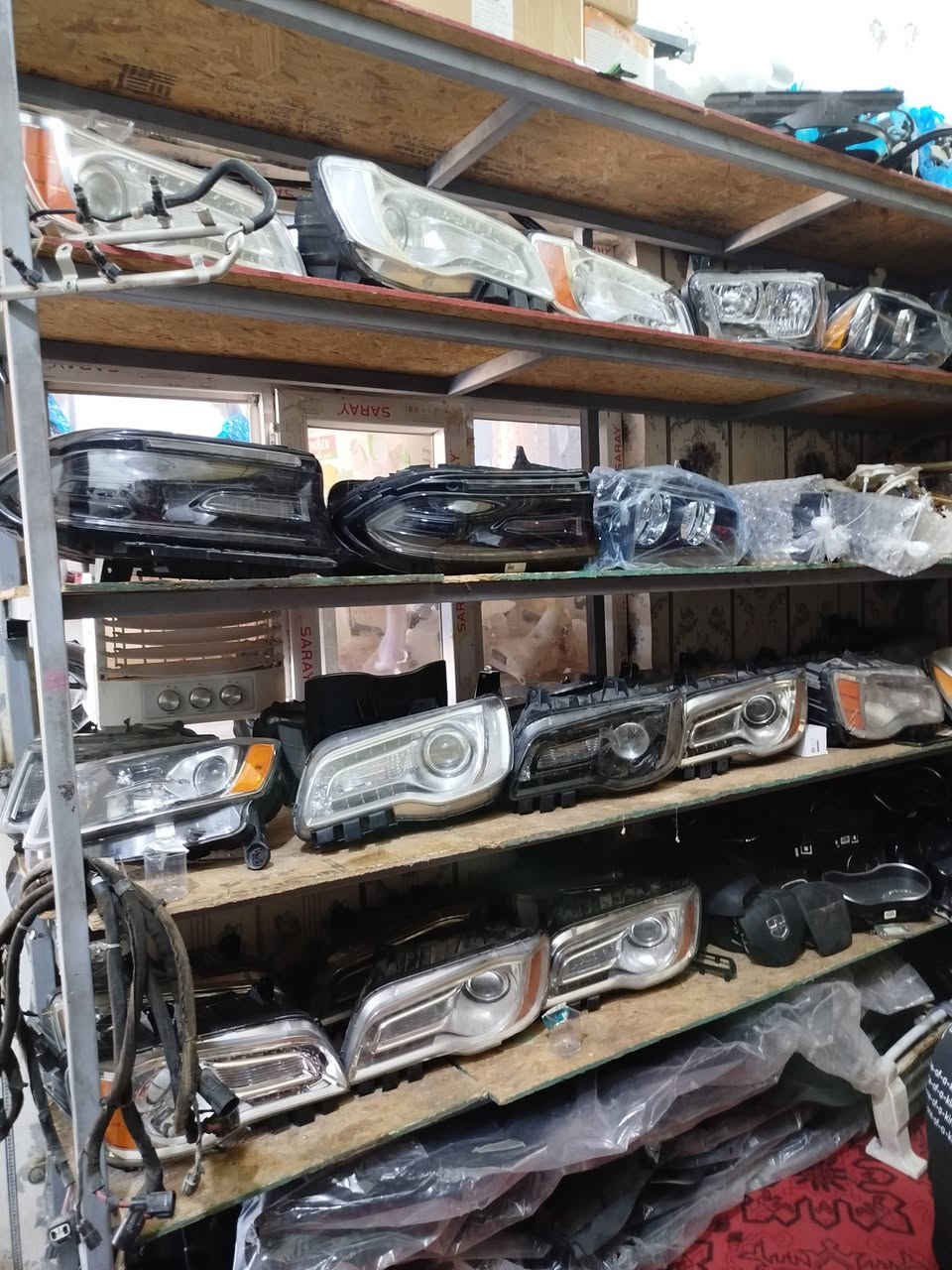 مجمع الأمريكي قرب السجن الإصلاحي
***********
