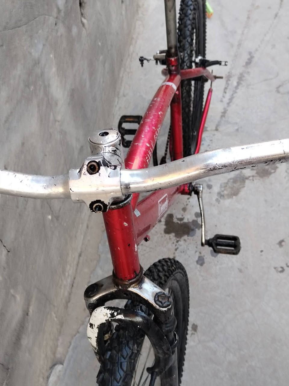 سلام عليكم بايسكل البيع لون احمر نضيف وحلو عكرب جديد يمشي كلشي مناقصه سعر 25وبي مجال (العنوان بغداد حي نصر)  رقم التليفون***********
