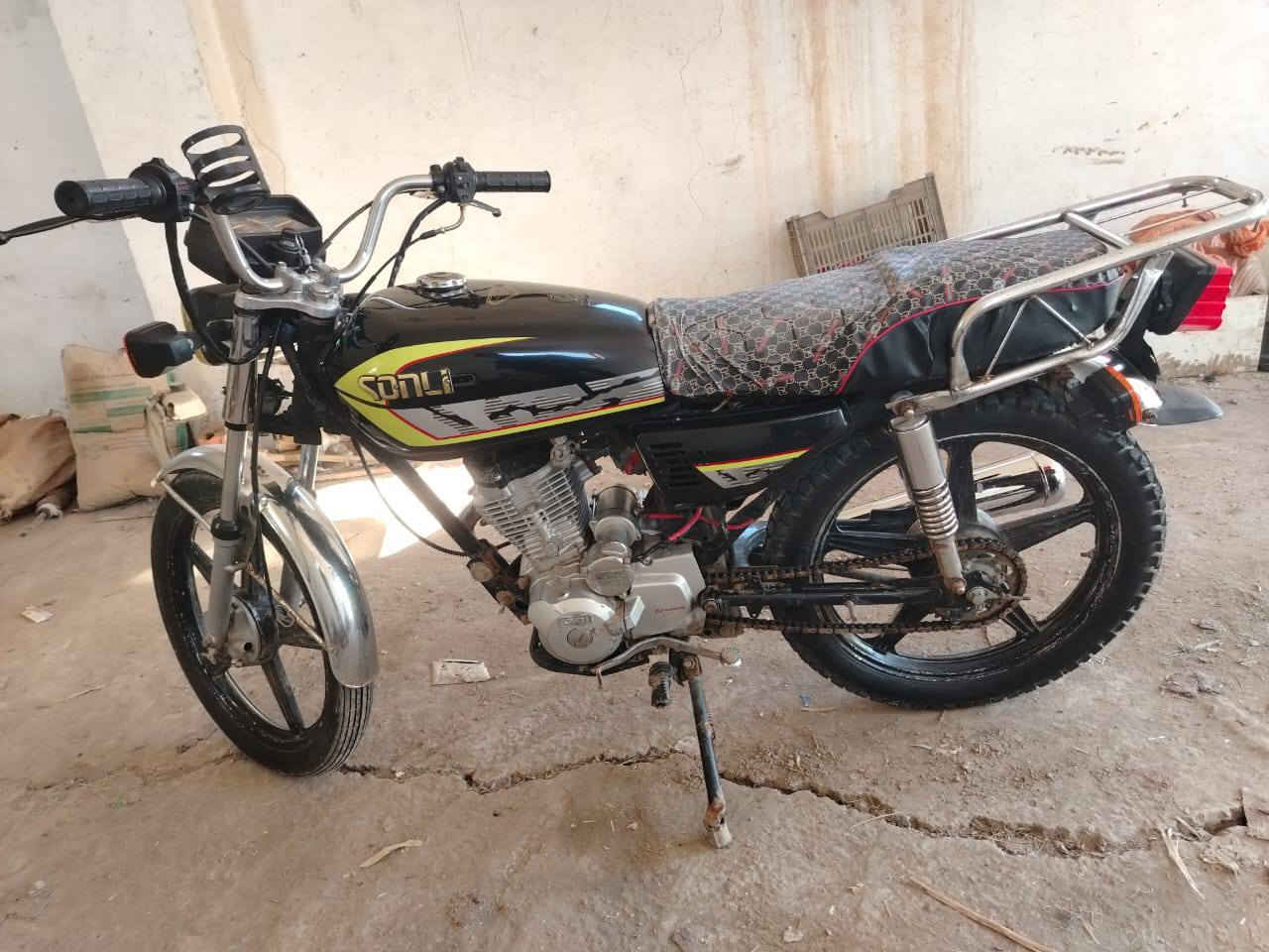 موديل 21
دراجه ابلادي امانه الله ما ينقصها شي ابد 
محرك مكفول  لا تنقيص ولا تبخير 
دراجه شلعة  ومعدل فول الفول  
سعر  600 وبيها مجال لشراي فقط 
العنوان ..بغداد .. حي الجهاد ../***********
