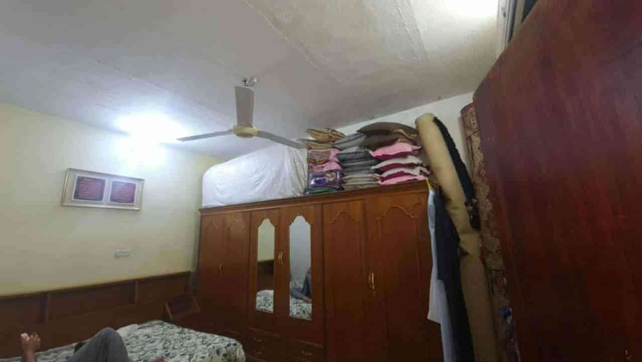 بيت في حي الرحمة الأولى
#العنوان قرب المستوصف المساحة ١٠٠م مربعه 
#الطابق_الاول مطبخ وغرفه
وصاله واستقبال وصحيات داخليه وخارجية
#الطابق_الثاني غرفتين نوم وصحيات
#توزيع_محافظه
السعر: ٣٥ مليون 
***********
